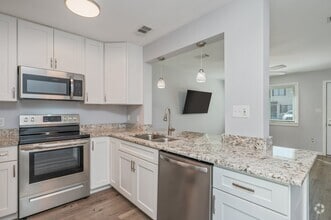 Building Photo - 710 Legion DriveUnit P4