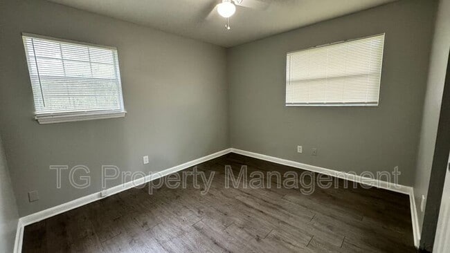 Building Photo - 6947 Clovis Rd