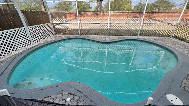 Foto del edificio - Gorgeous 4 Bed / 2.5 Bath POOL Home in Mea...
