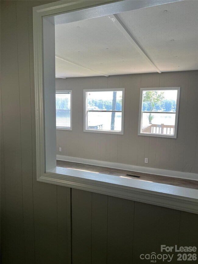 Foto del edificio - 6950 Ingleside Dr