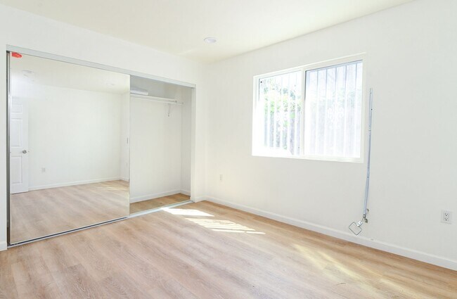 Building Photo - Moran 85th