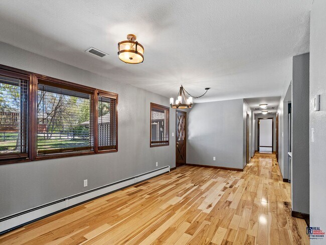 Foto del edificio - Gorgeous 5 Bed 4 Bath House in North Fort ...