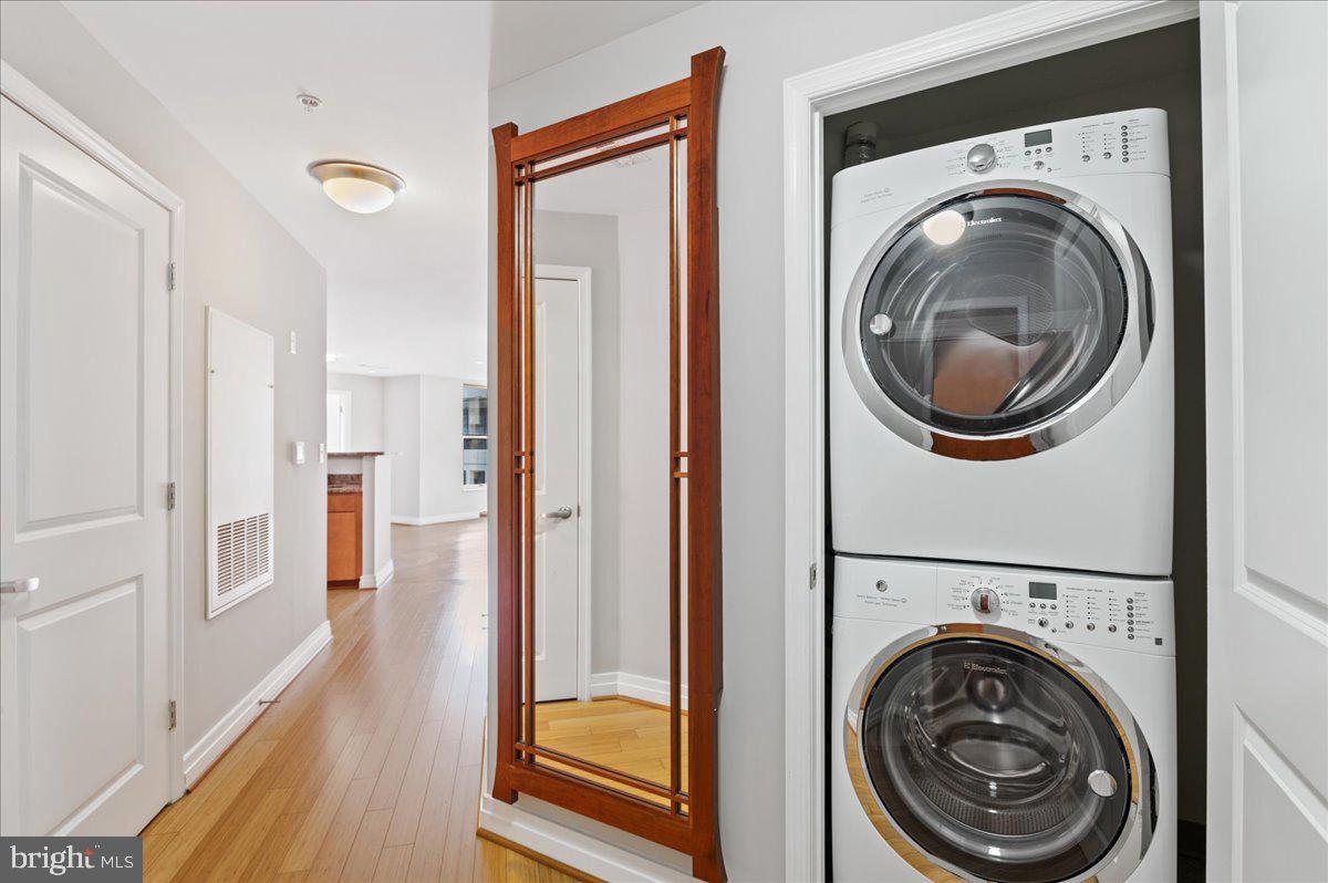 Primary Photo - 915 E St NW