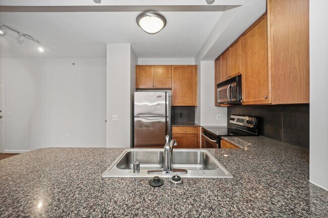 Foto del edificio - HUGE 1bed/1bath at 400 Mass Ave NW