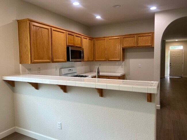 Building Photo - Single-Story 4 Bedroom House for Rent – El...