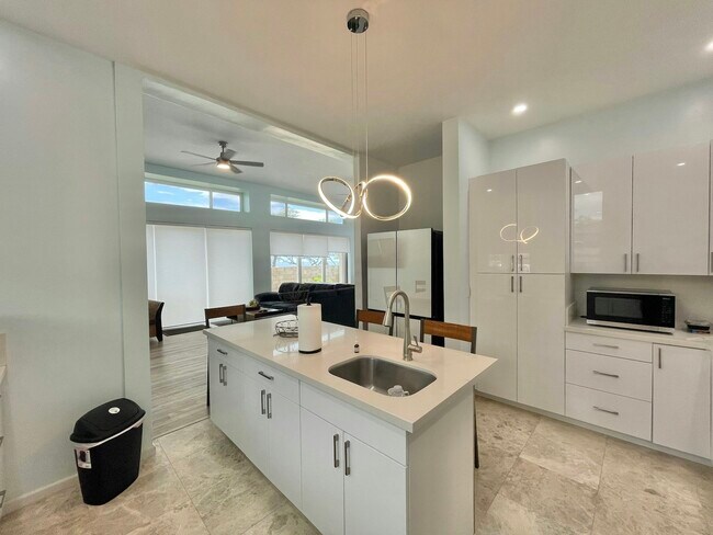Foto del edificio - 87-1450 Farrington Highway, Unit Ocean side