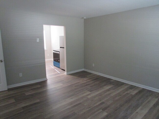 Foto del edificio - Charming 2BD/1BA Garden-Style Apartment