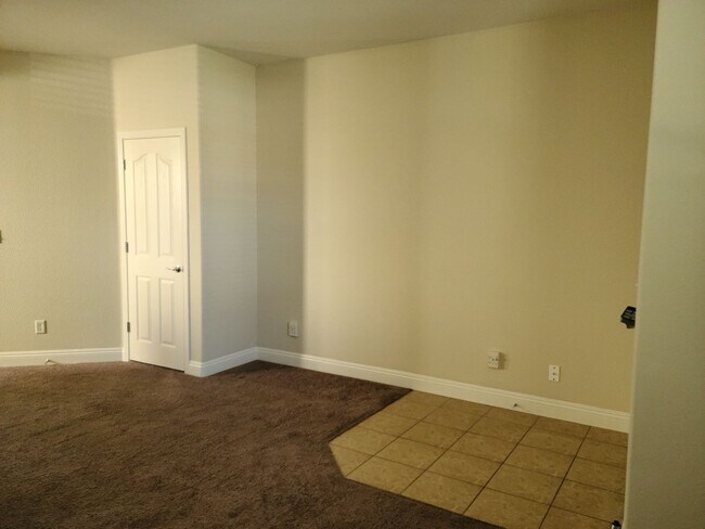 Foto del edificio - Nice 4 Bedroom, 2 Bath 1690 sqft., Anatoli...