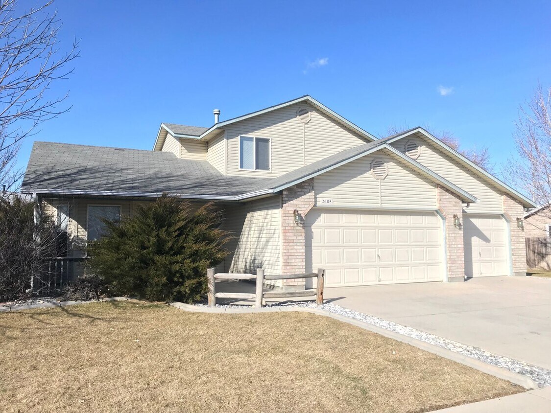 Foto principal - 2685 N Arrow Wood Ave