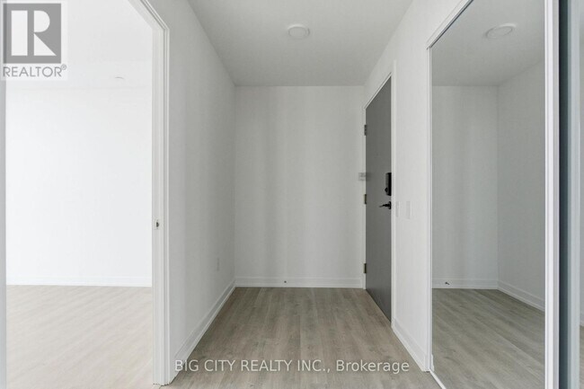 Photo du bâtiment - 9751 Markham Rd