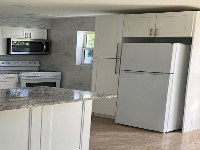 Building Photo - 4281 NE 13th Ave