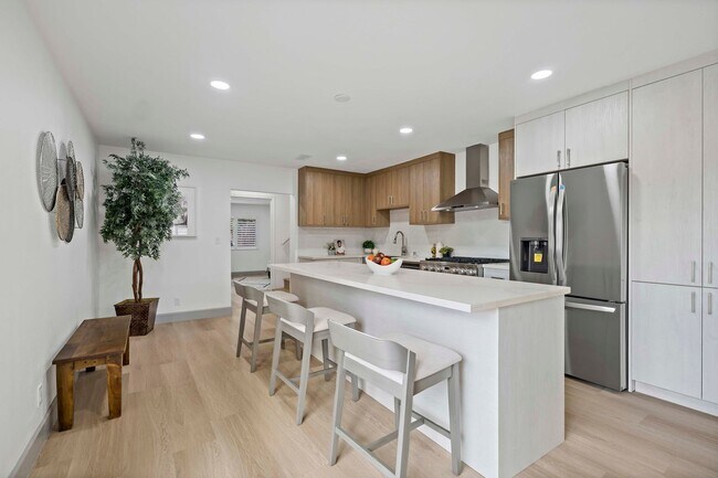 Foto del edificio - 6BD/4BA One Story Single Family House next...