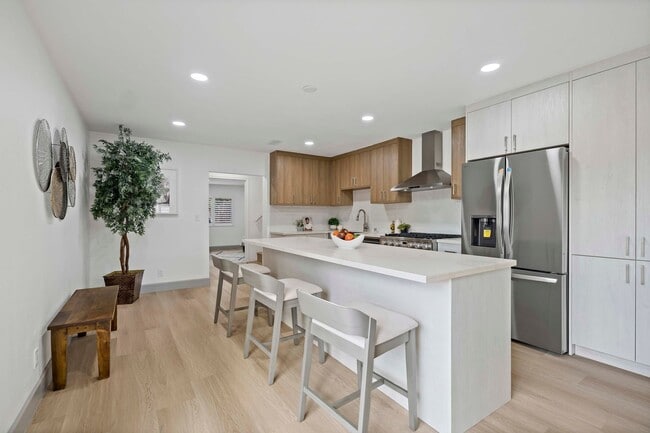 Building Photo - 6BD/4BA One Story Single Family House next to UCI
