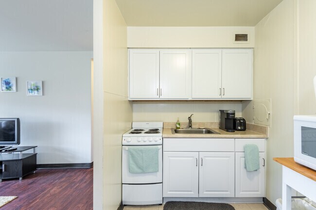 1HAB, 1BA - 510SF - Lake Crest Apartments