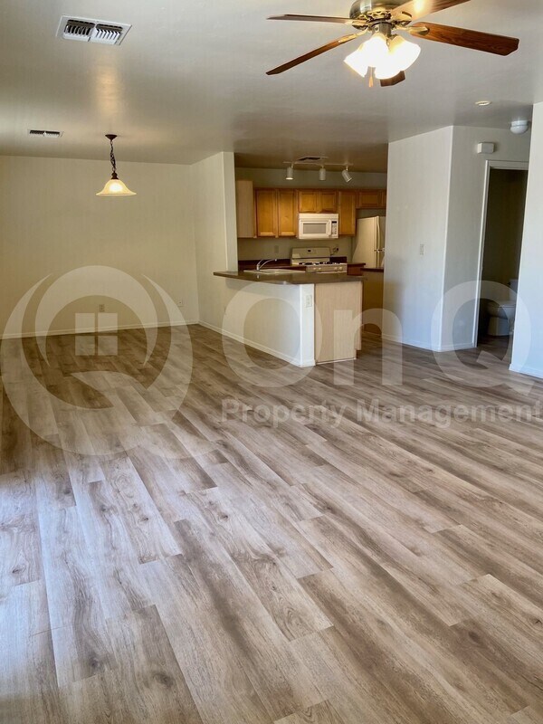 Building Photo - 9984 E Emberwood Dr