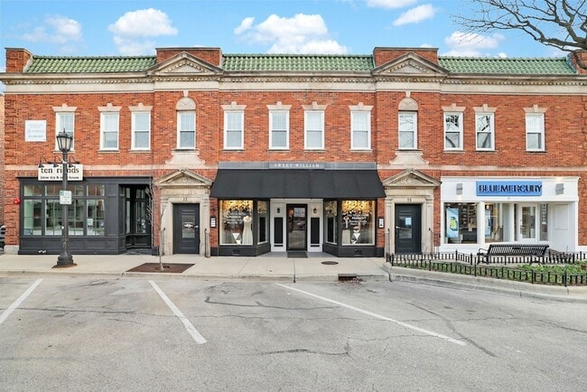 Building Photo - 19 E 1st St