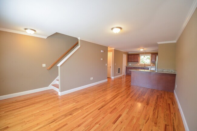 Foto del edificio - 339 Meadowside Rd