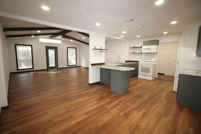 Foto del edificio - 1015 W Kuykendall St