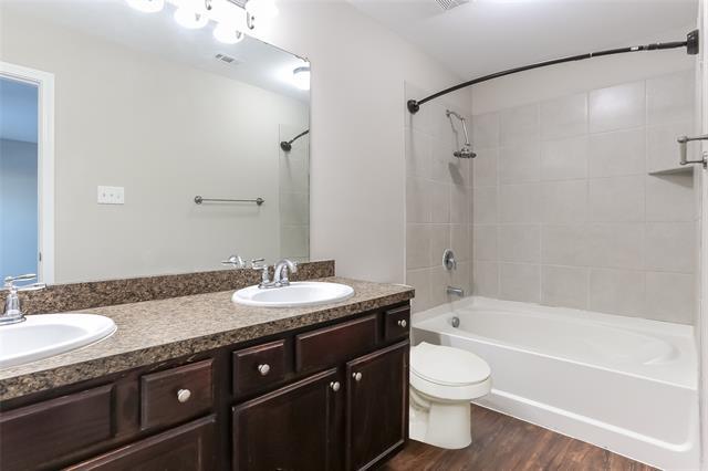 Foto del edificio - 10748 Many Oaks Dr