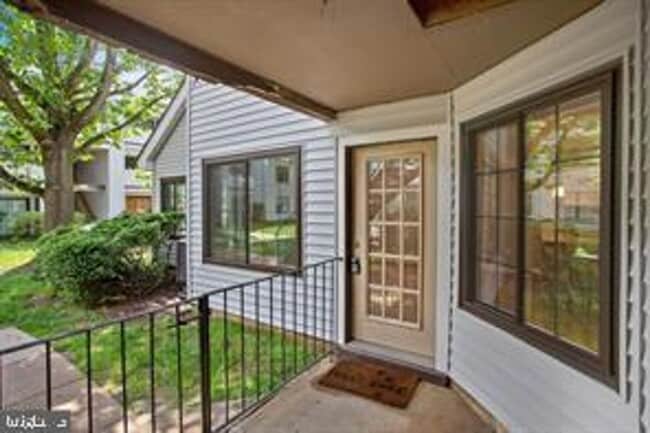 Building Photo - 1611-A Carriage House Terrace