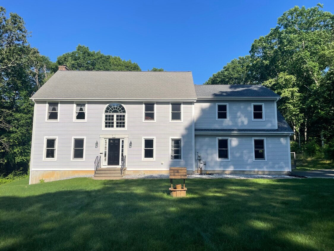 Primary Photo - 25 Carriage Dr