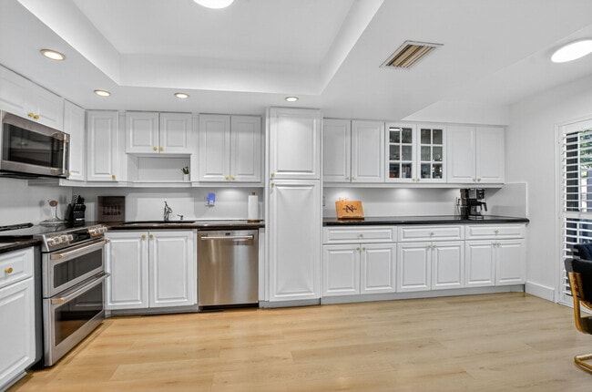 Building Photo - 372 Deer Creek Wildwood Ln E