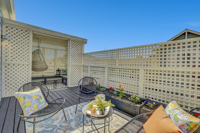 Foto del edificio - Wonderful House with Huge Deck in an Amazing Location