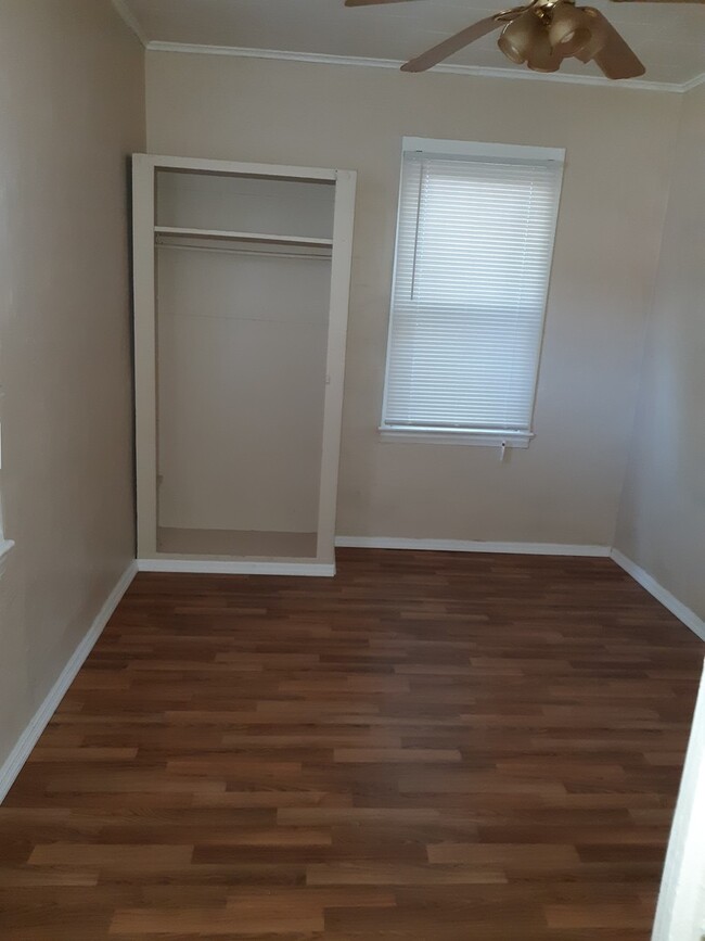Building Photo - One Bedroom One Bath