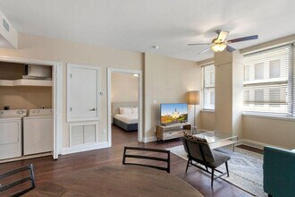 Building Photo - 925 Common St