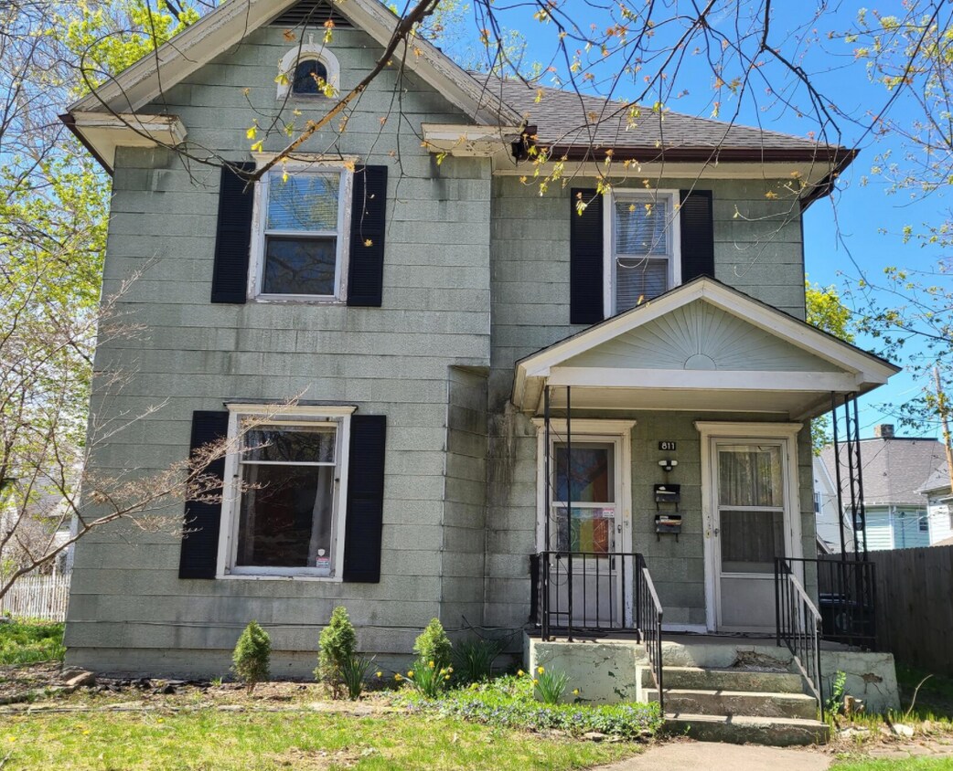 Primary Photo - 811 Leland Ave