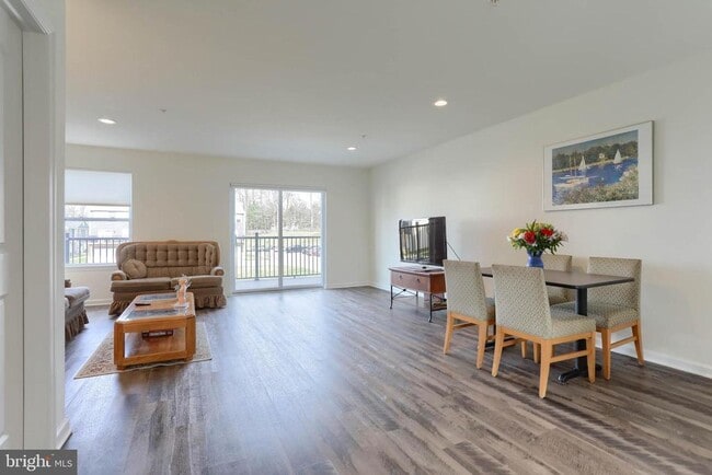 Building Photo - 129 High Pointe Dr