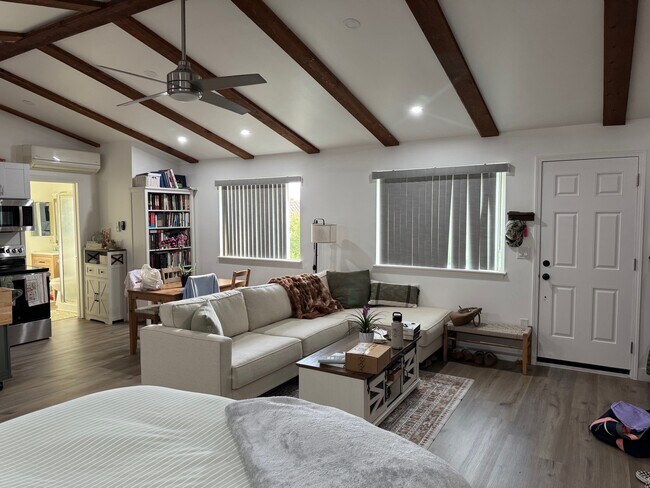 Foto del edificio - 24710 Hacienda Ln
