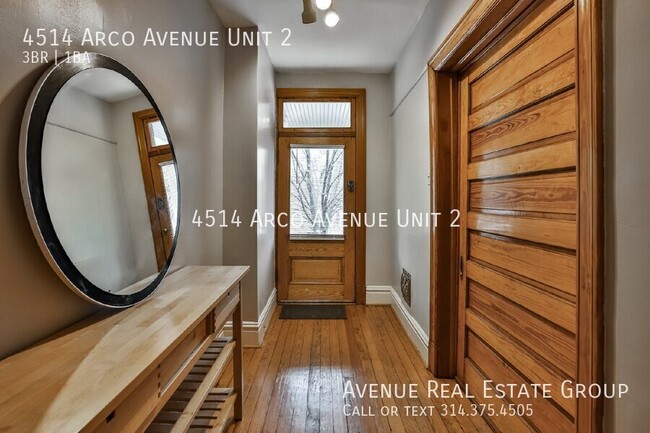 Building Photo - Charming 3-Bed Unit Near The Grove with Mo...