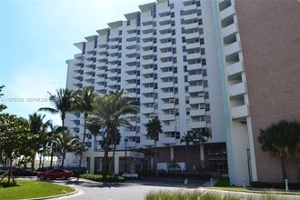 Building Photo - 2899 Collins Ave
