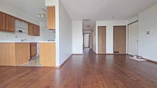 Building Photo - 614 E Whispering Oaks Ct