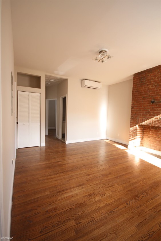 Primary Photo - 208 Jackson St