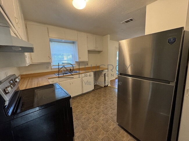 Photo - 2716 Woodside Drive House