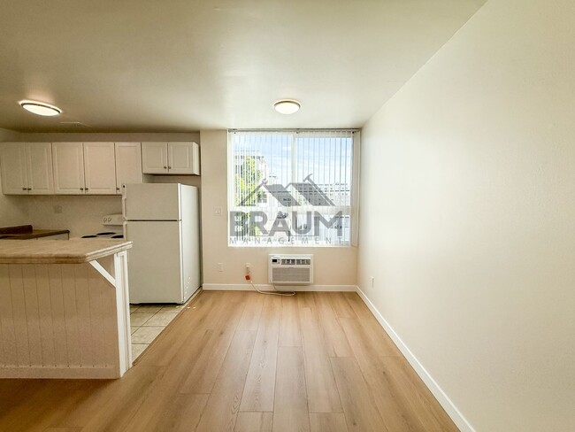 Building Photo - 5611 Fulcher Ave