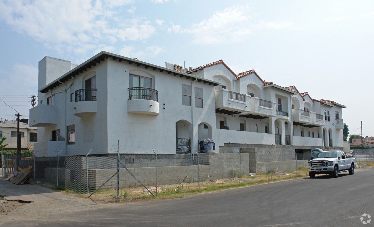 Building Photo - Colfax Villas