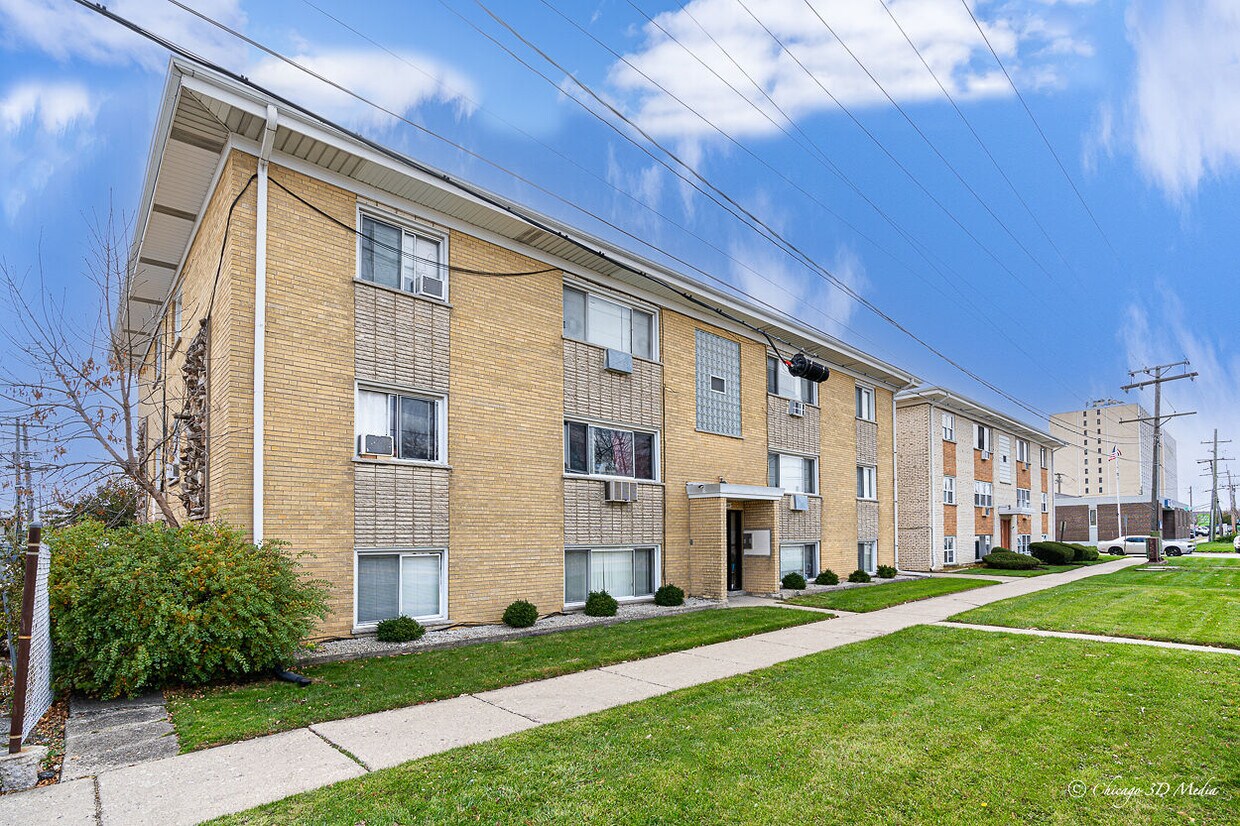 7005 W Gunnison St, Harwood Heights, IL 60706 Apartments in Harwood