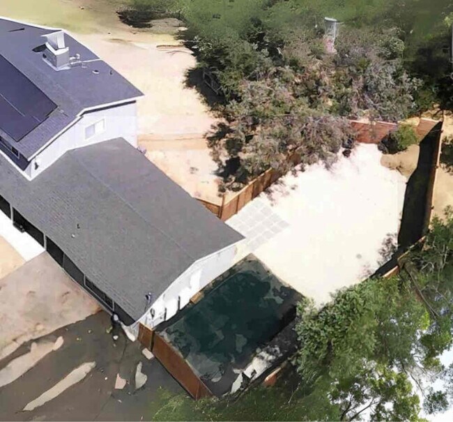 Foto del edificio - 7105 Llano Rd