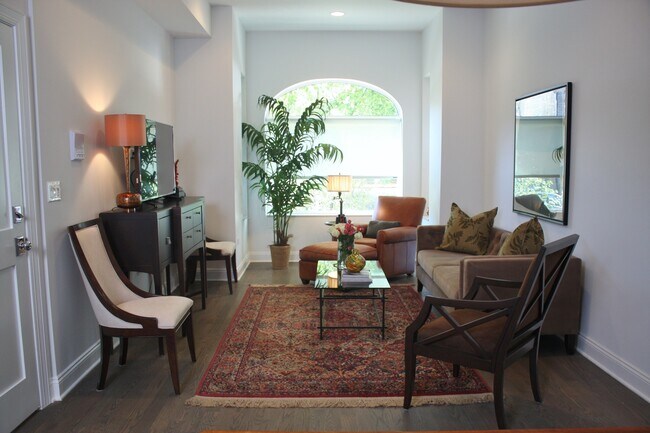 Foto del edificio - 2653 N Wilton Ave