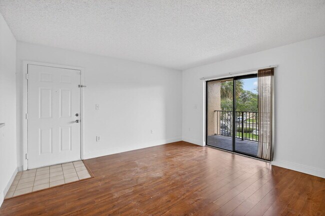 Foto del edificio - 300 Palm Cir W