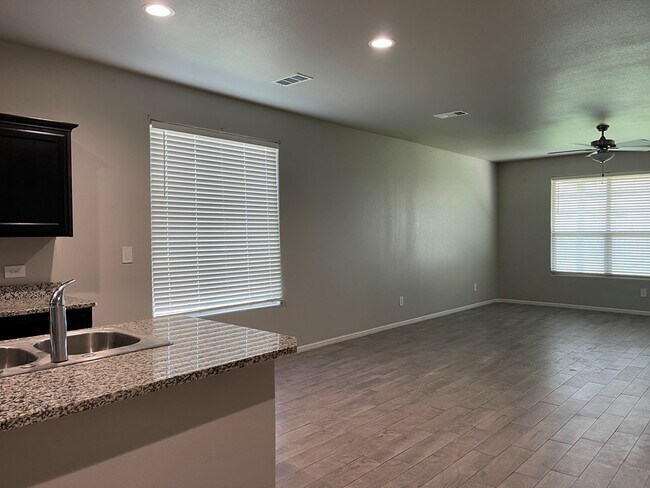 Foto del edificio - 7525 Orion Rd