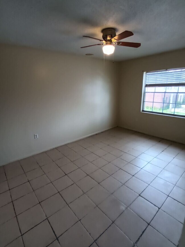 Foto del edificio - 2 Bedroom, 1.5 Bathroom Condo For Rent at 1404 Holden Ave Orlando FL 32839