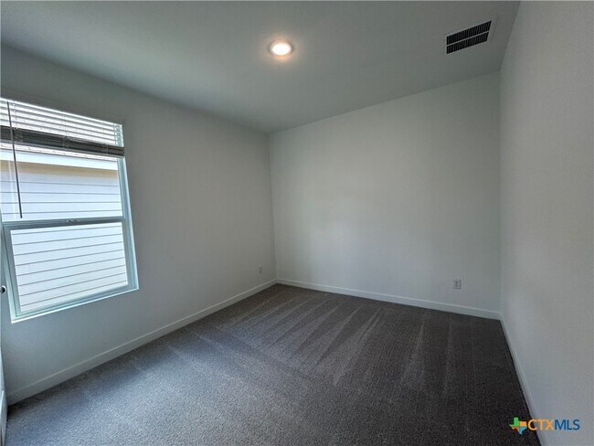Building Photo - 728 Horsetail Ln