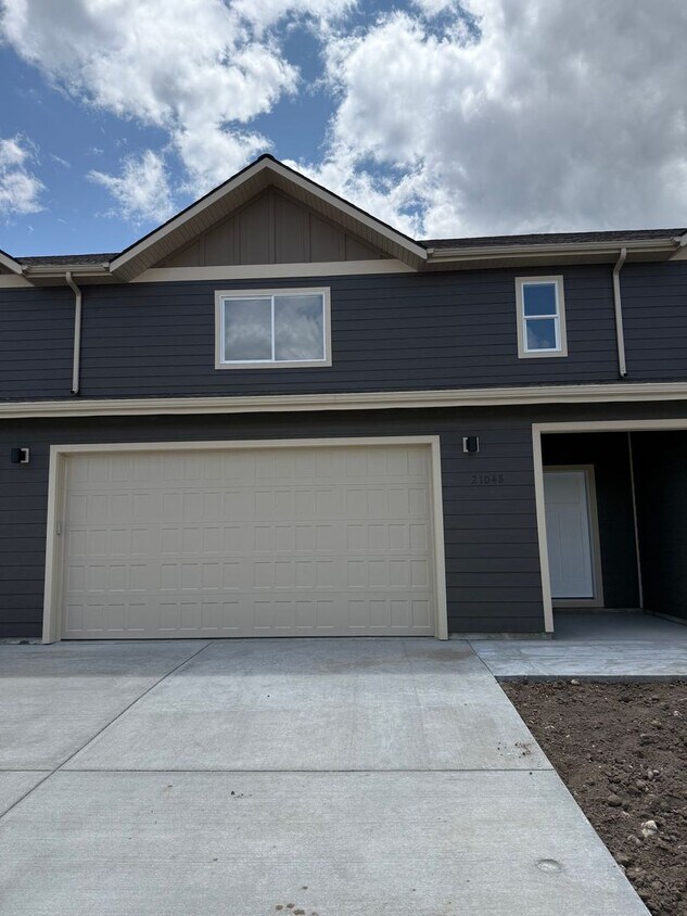 Primary Photo - Brand New 3 Bed 2.5 Bath with double attac...