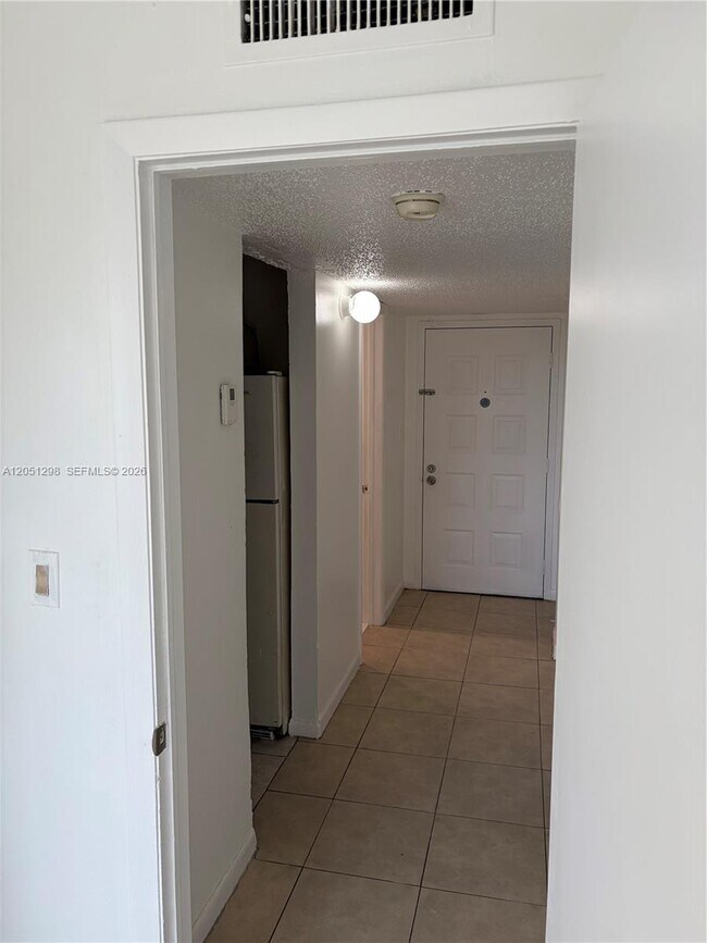 Foto del edificio - 6980 NW 186th St
