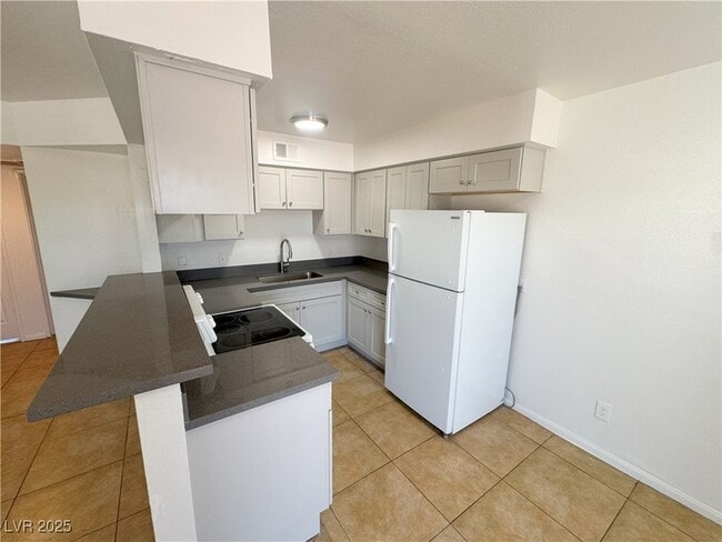 Foto del edificio - 1656 Stevens St