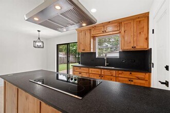 Building Photo - 103 N Summit St